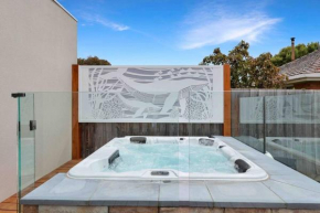 OG Spa Retreat- 3 bedroom, Spa, Central, Aircon, Ocean Grove